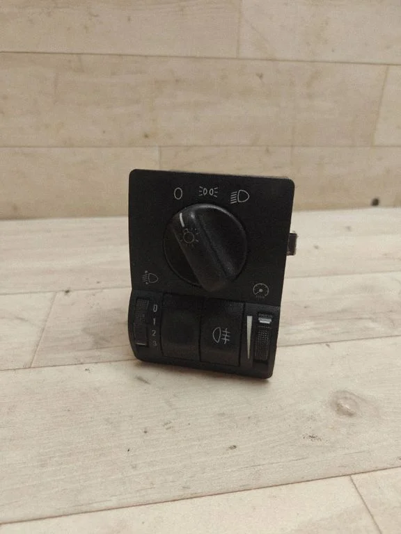 Light switch 09133250