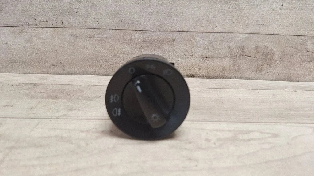 Light switch 1U0941531D