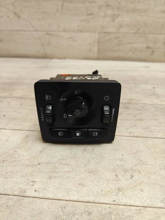 Light switch 30739300