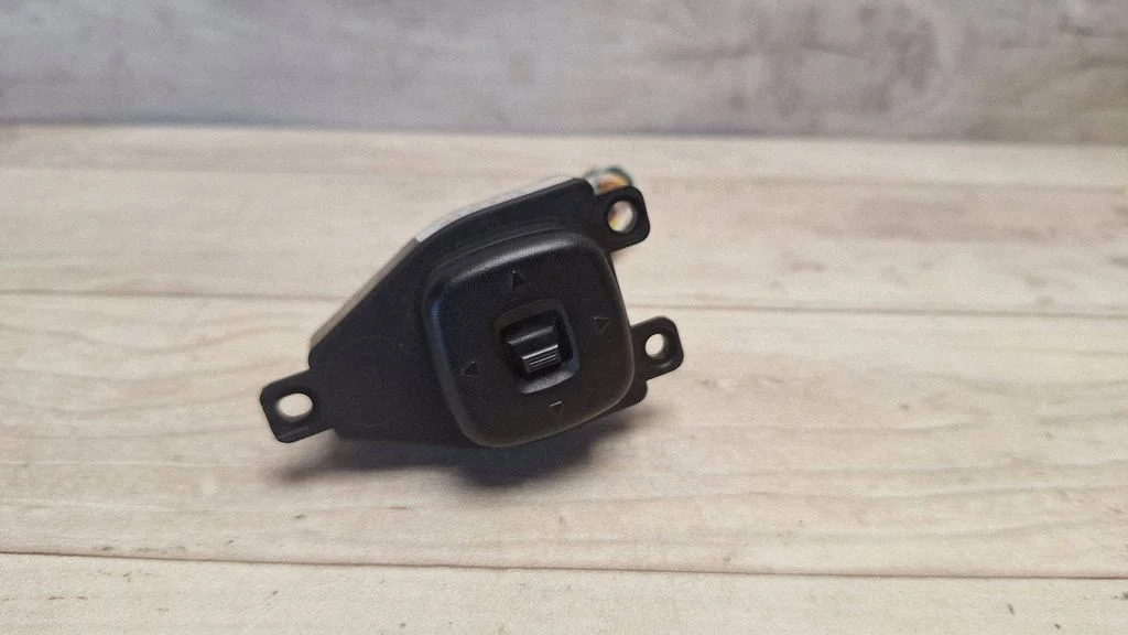 Wing mirror switch BJOE66600