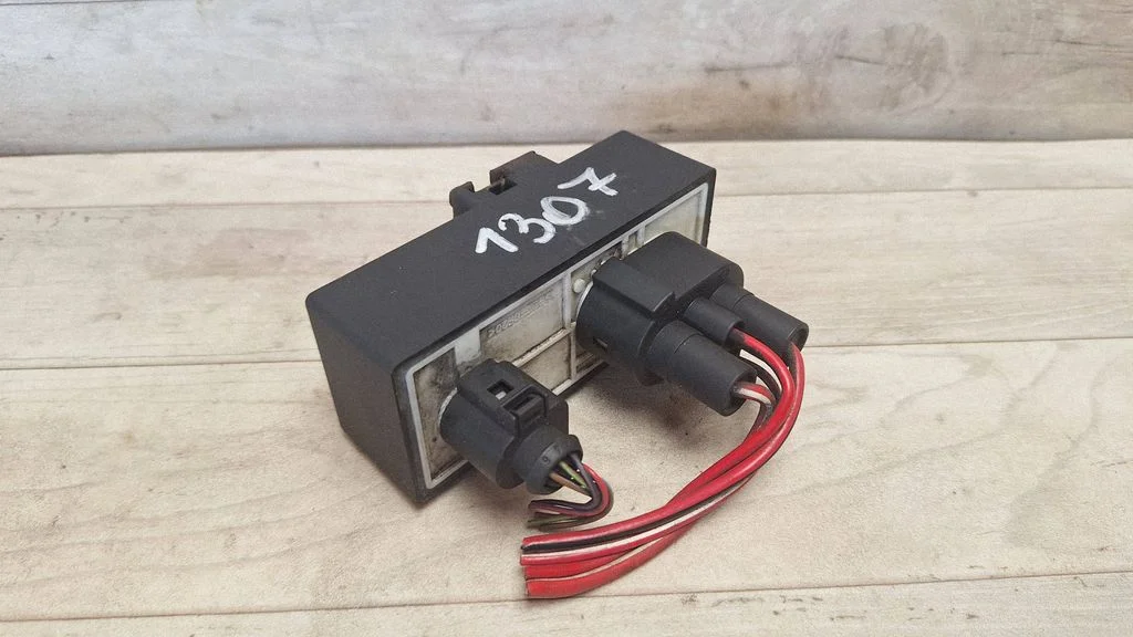 Coolant fan relay 1J0919506M