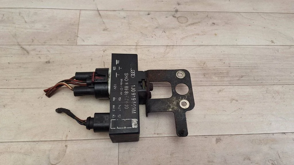 Coolant fan relay 1J0919506M