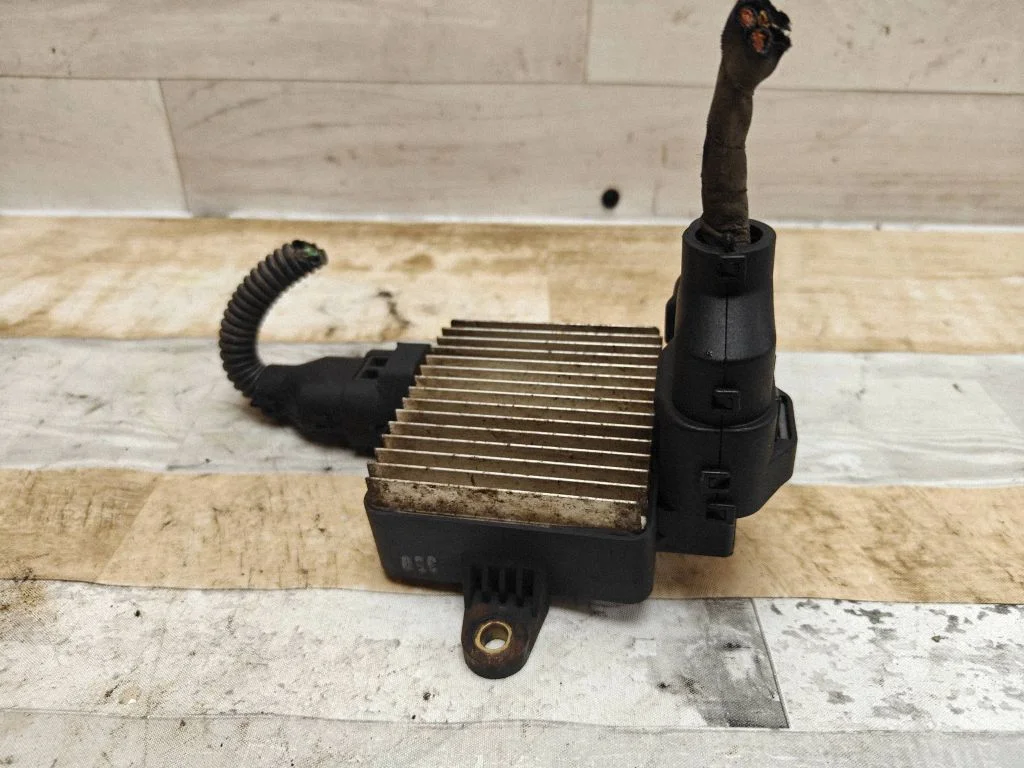 Coolant fan relay 253853L350