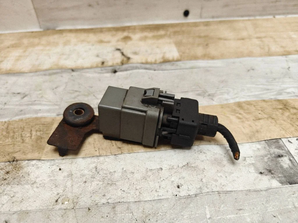 Coolant fan relay 952302C000