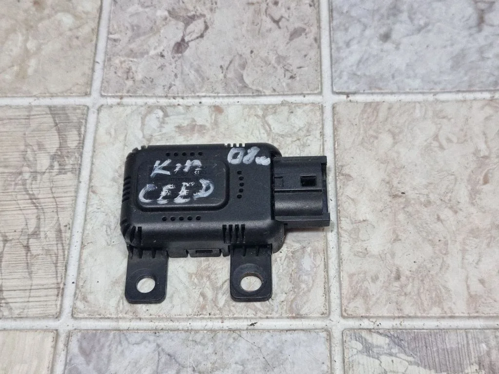 Outside/external air temperature sensor – KIA Ceed (2006-2012)