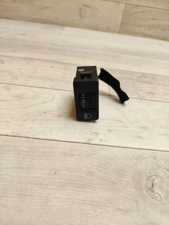 Headlight level height control switch 96384422