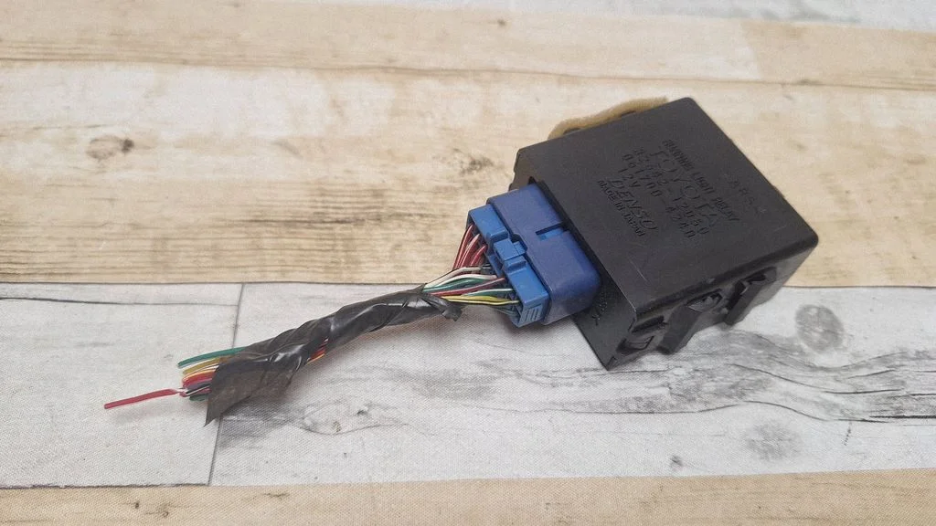 Day light relay – Toyota Corolla Verso E121 (2001-2004)