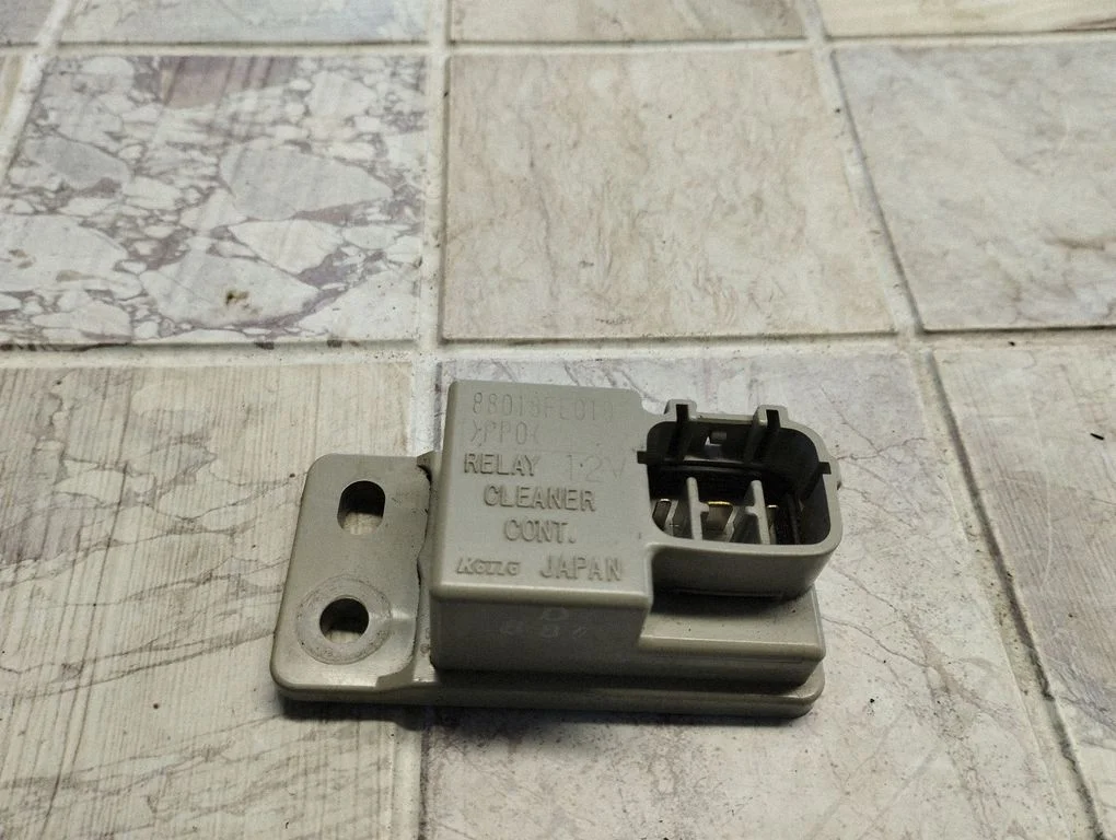 Klaasipesu relee 88018FE010