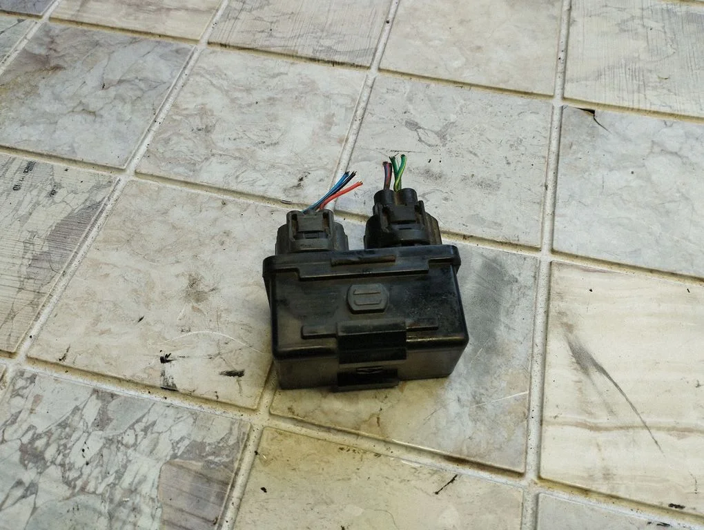 Przekaźnik sterowania szybami – Subaru Outback (2009-2014)