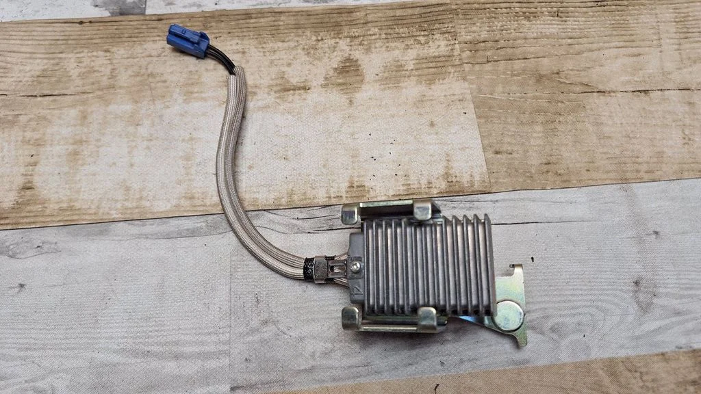 Heater blower fan relay – Toyota Prius (NHW20) (2003-2009)