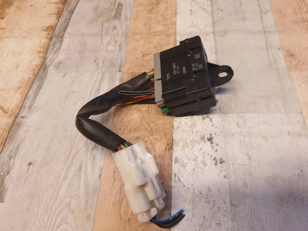 Seat heating relay – Toyota Avensis T250 (2006-2009)