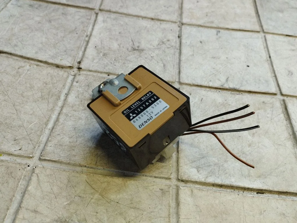 Oil pressure relay – Mitsubishi Grandis (2003-2011)