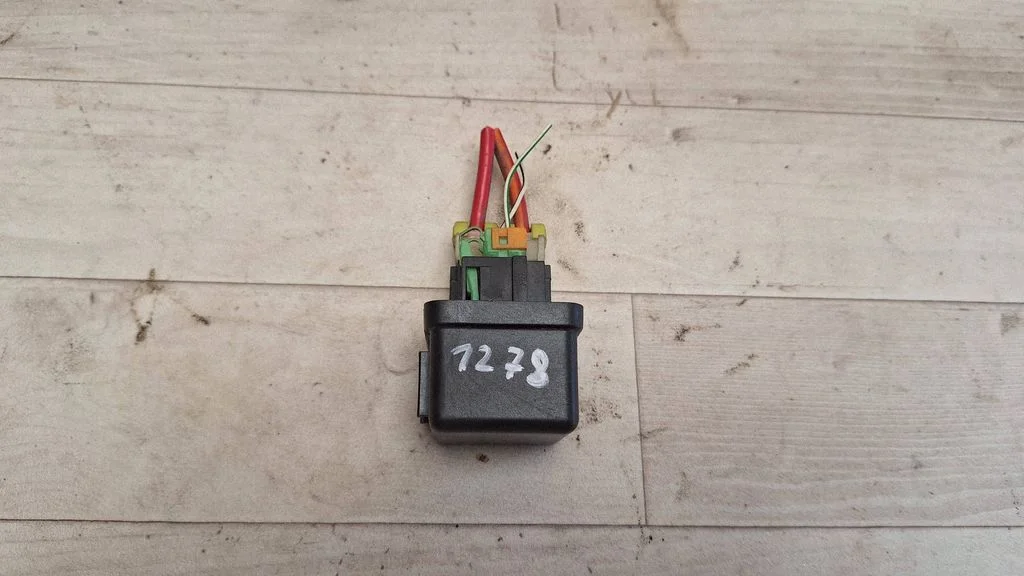 Glow plug pre-heat relay 25230G2400