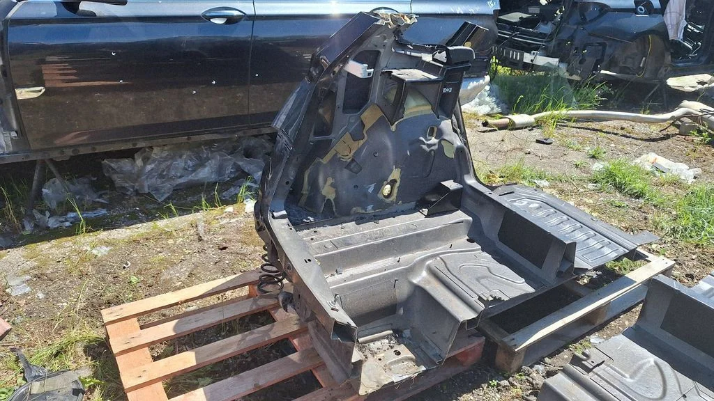 Rear quarter panel – rear left