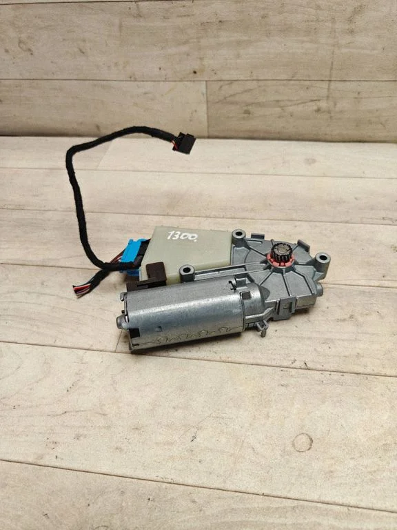 Katuseluugi mootor/ajam – Audi A6 Allroad C6 (2006-2011)