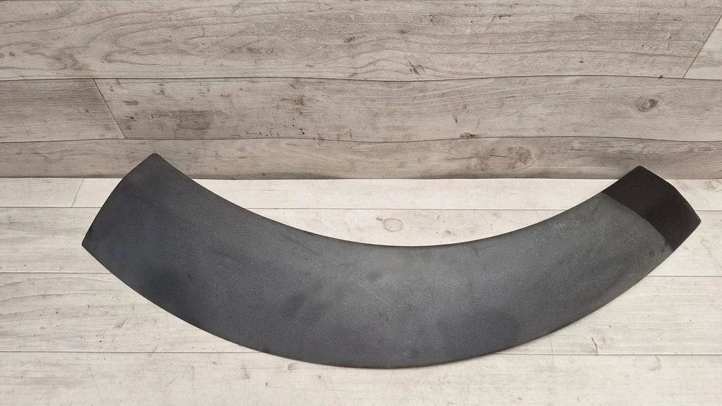 Rear arch trim DFK100510