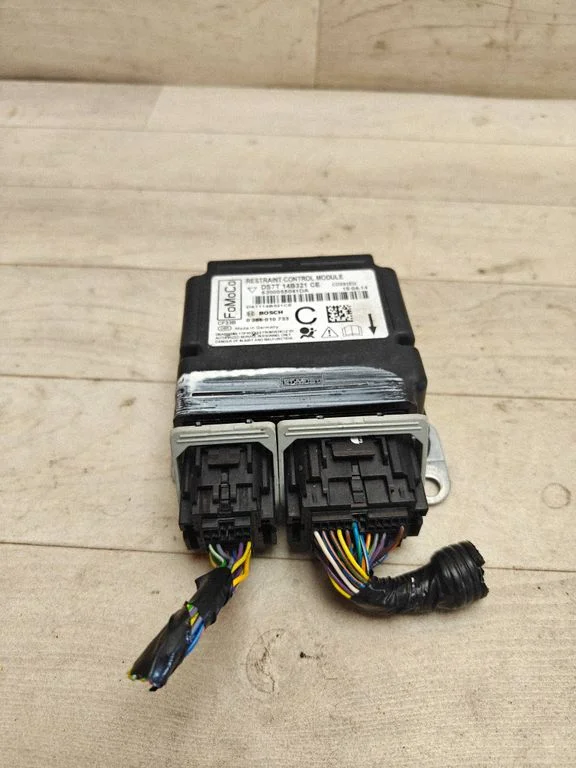 Turvapatjade juhtplokk DS7T14B321CE