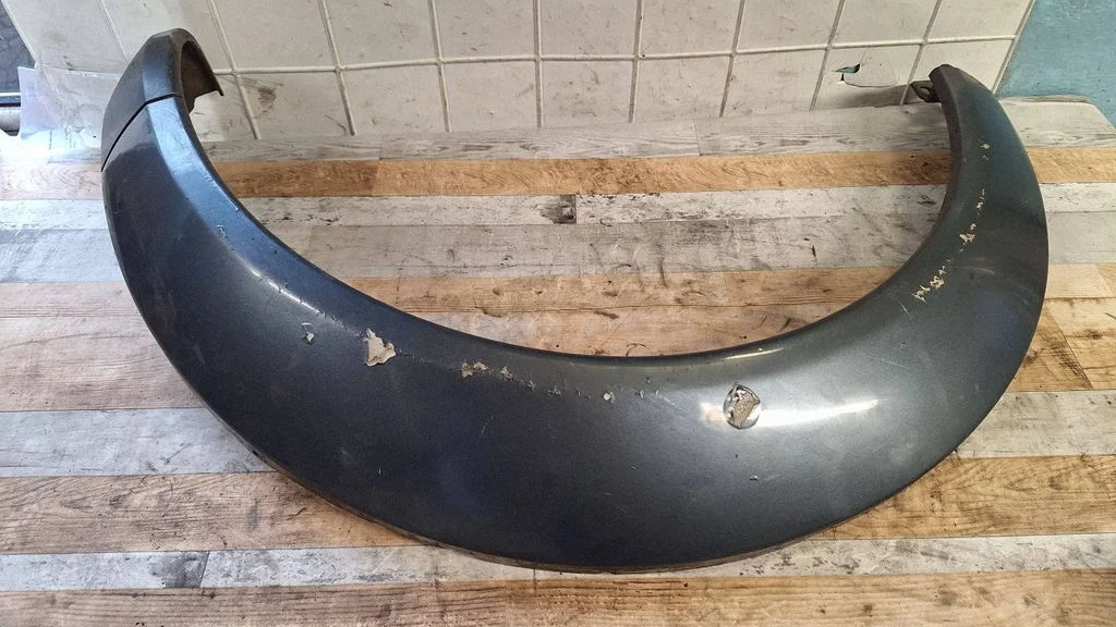 Rear arch trim – rear left