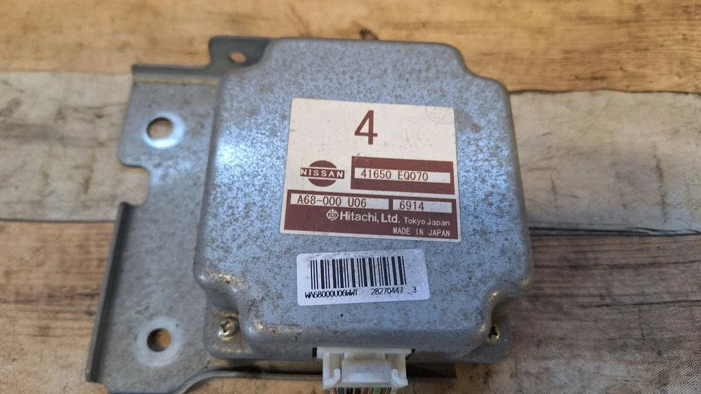 Torque split ecu control unit/module – Nissan X-Trail T30 (2001-2007)