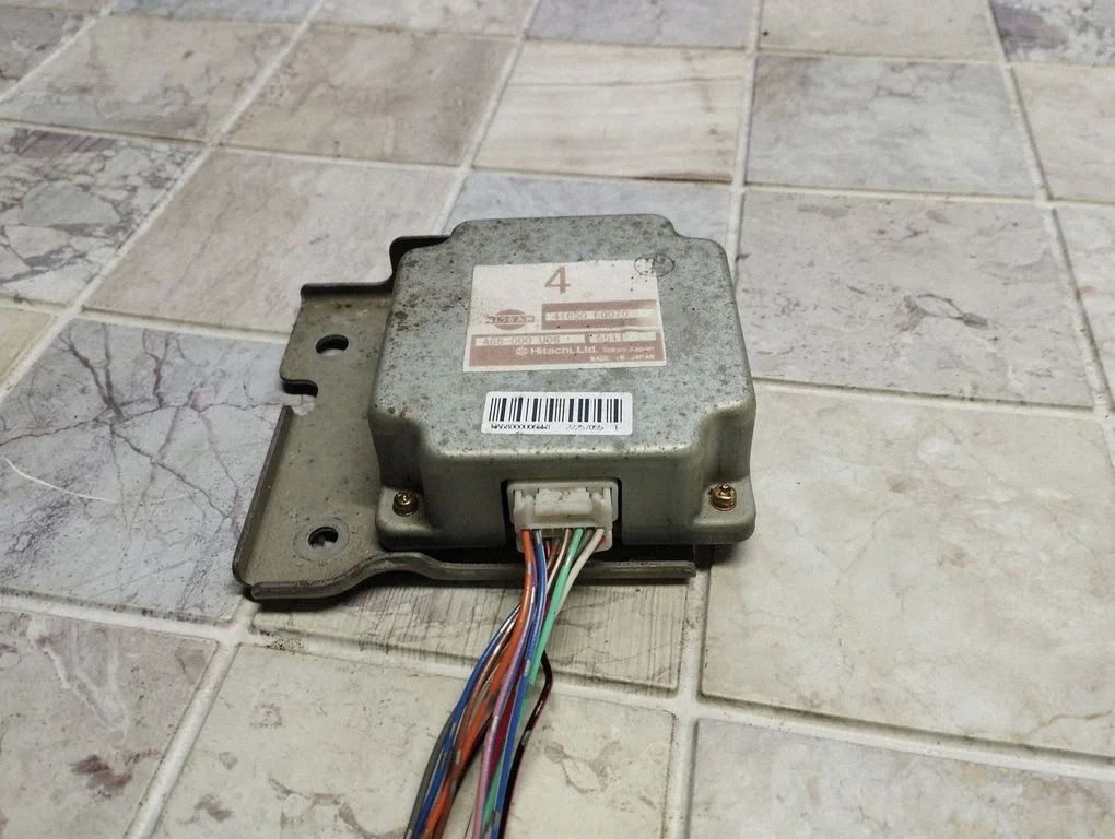Torque split ecu control unit/module – Nissan X-Trail T30 (2001-2007)