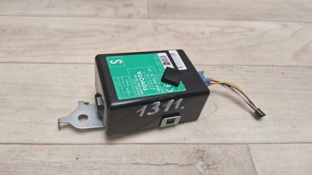Door central lock control unit/module 8974002010