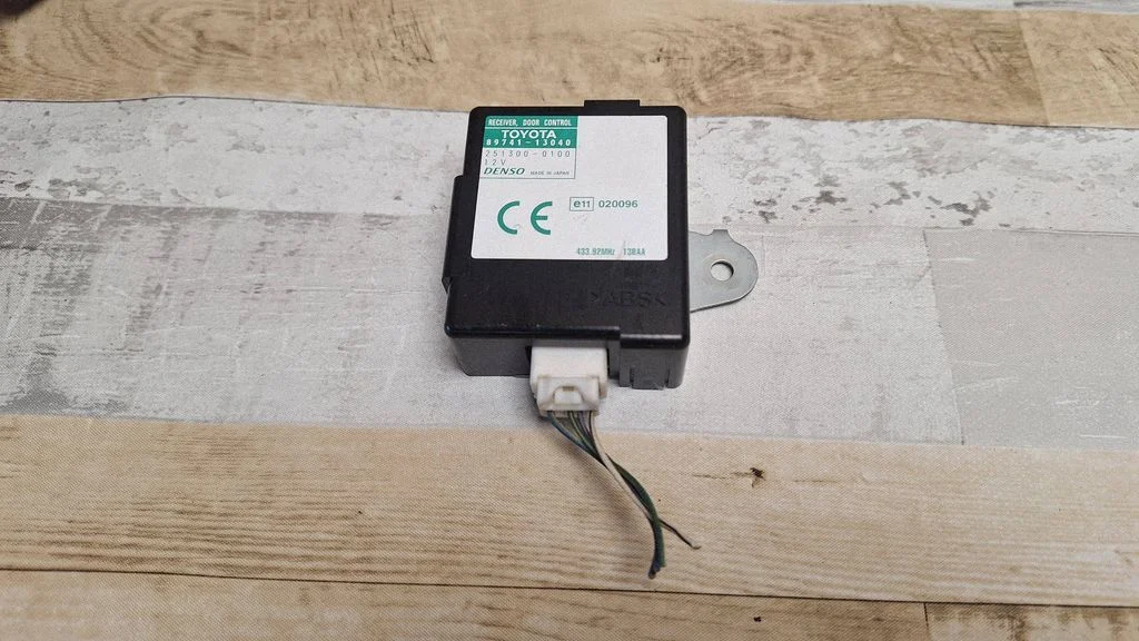Door central lock control unit/module 8974113040
