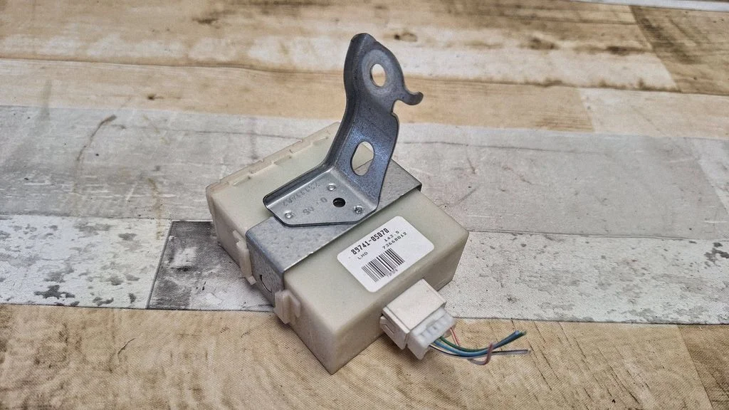 Door central lock control unit/module – Toyota Avensis T250 (2003-2006)