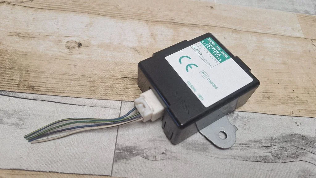 Door central lock control unit/module 8974113040