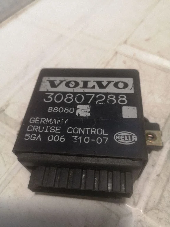 Cruise control unit/module – Volvo S40, V40 (1995-2004)