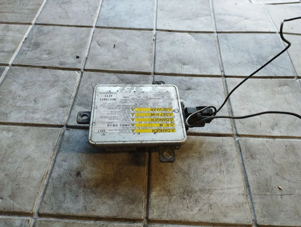 Xenon control unit/module – Mazda 5 (2005-2010)