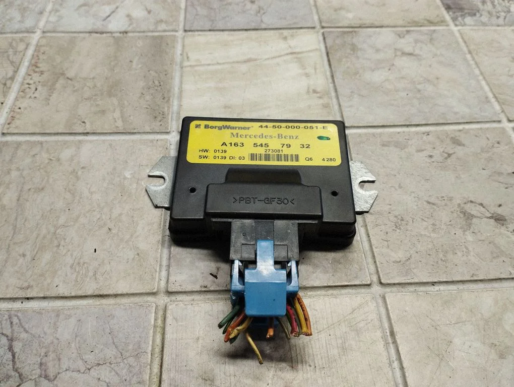 Transfer box differential control unit – Mercedes-Benz ML-Class W163 (1997-2005)