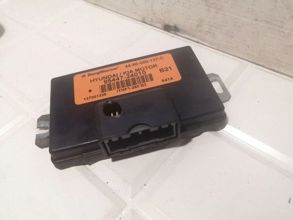 Transfer box differential control unit – Hyundai Tucson JM (2004-2009)