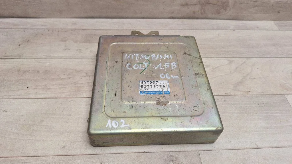 Engine control unit/module MD308311