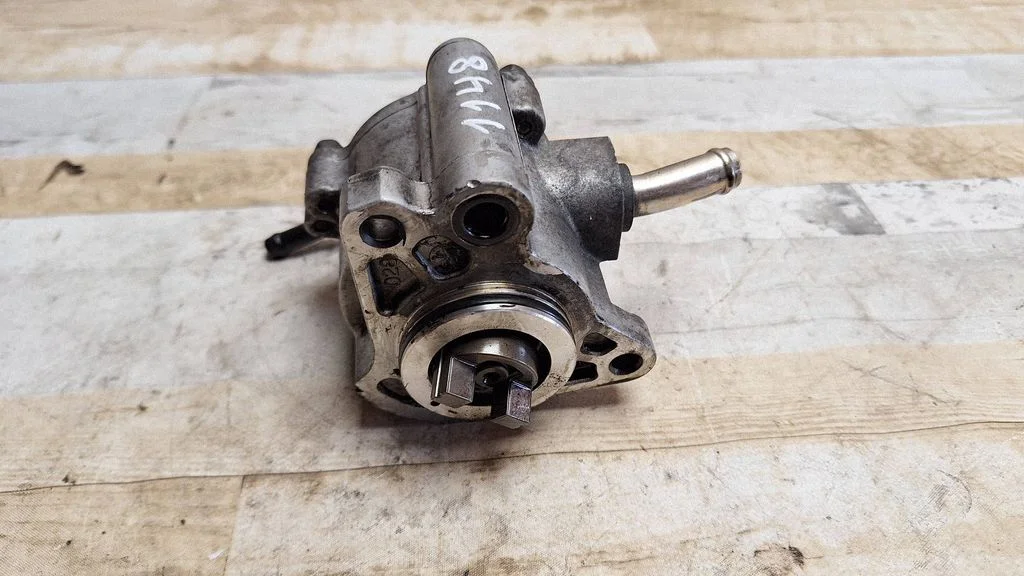 Vacuum pump 930027020