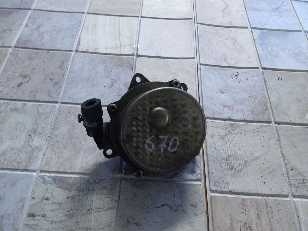 Vacuum pump 057145100C