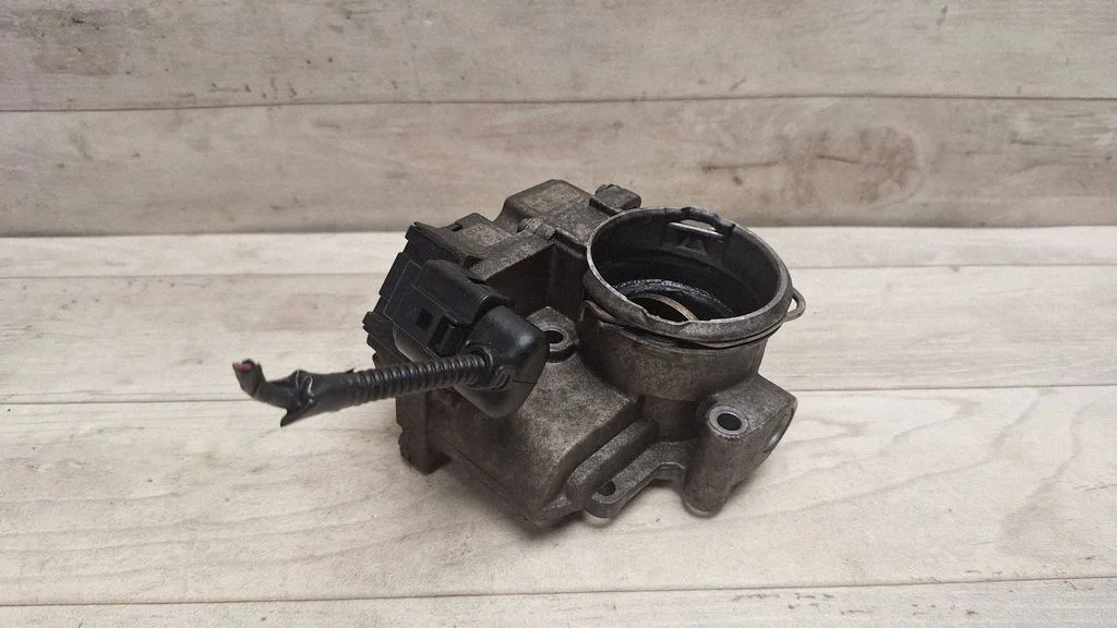 Throttle valve 045128063G