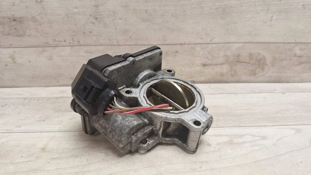 Throttle valve 057128063D