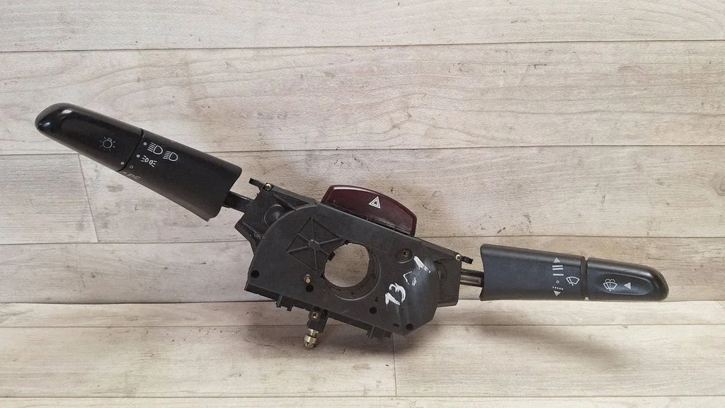 Wiper turn signal indicator stalk/switch