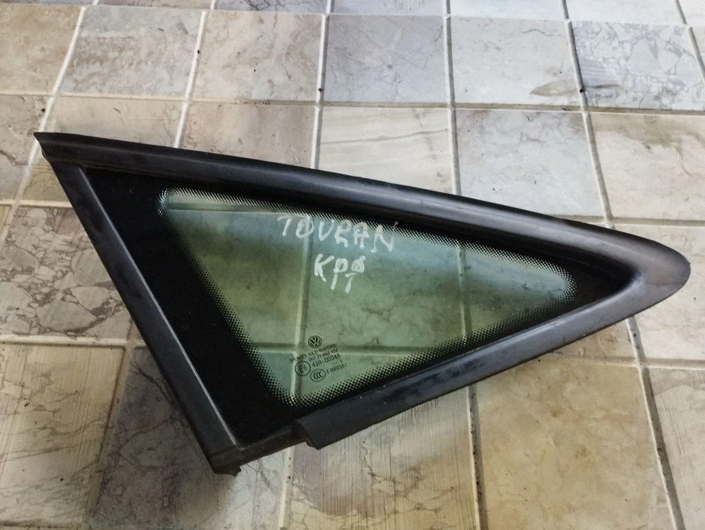Front door vent window glass four-door – Volkswagen Touran I (2003-2010)