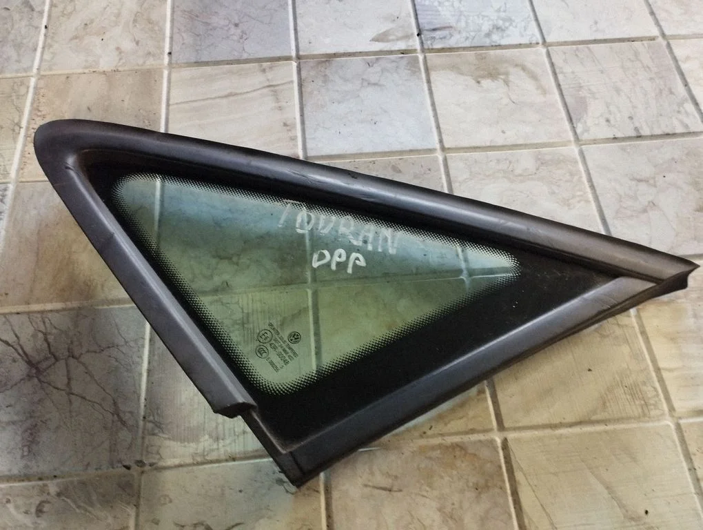 Front door vent window glass four-door – Volkswagen Touran I (2003-2010)