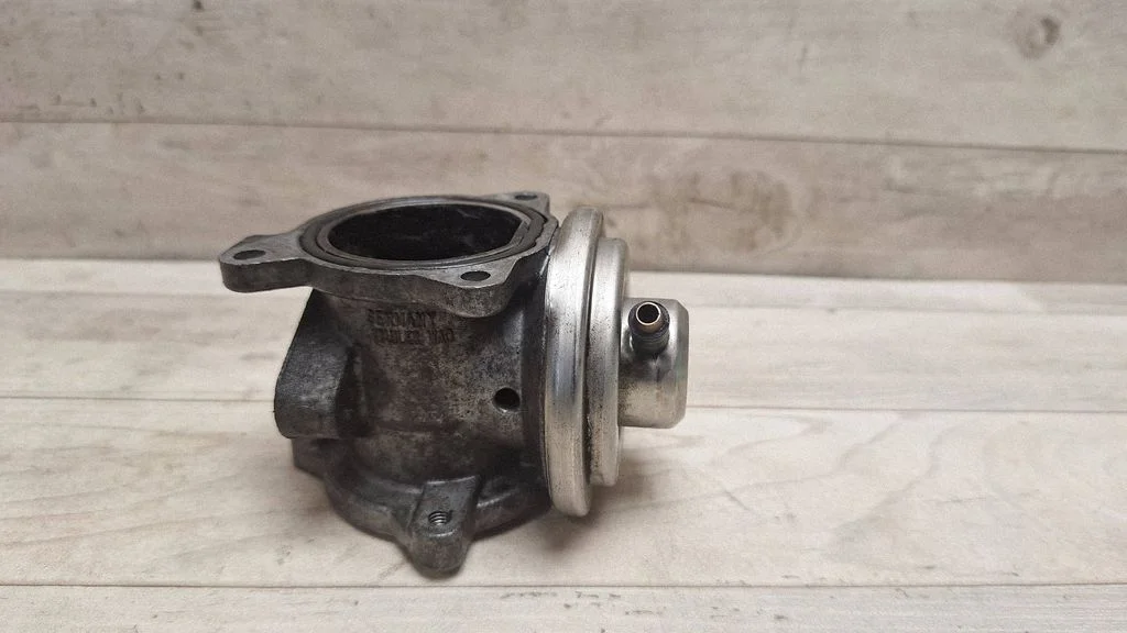 EGR valve 045129637A