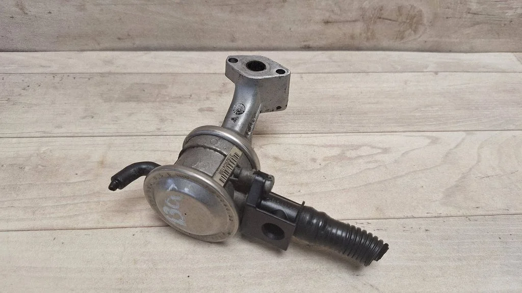EGR valve 06E131101E