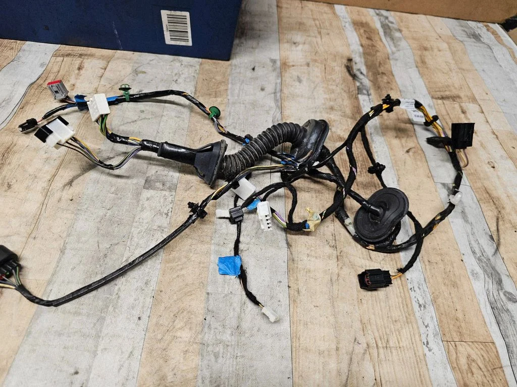 Front door wiring loom AB3914K138