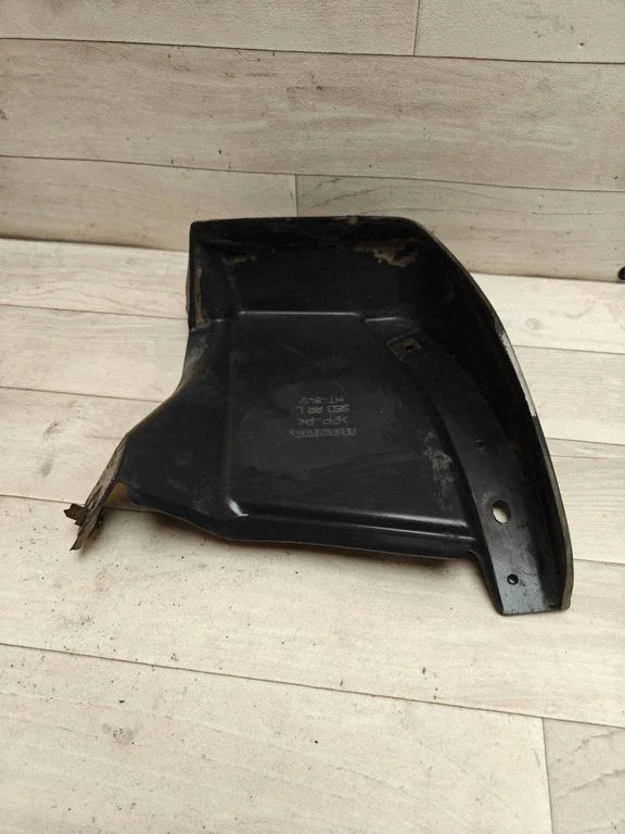 Rear mudguard – rear left