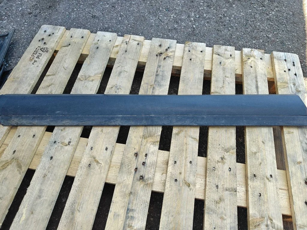 Front door trim (molding) – Volkswagen Touareg I (2002-2010)