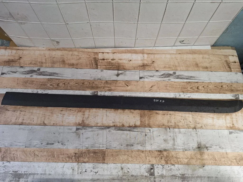 Front door trim (molding) 30698452