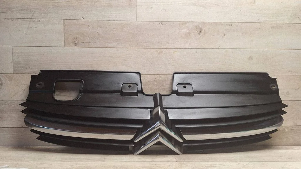 Front grill – Citroen C5 (2001-2004)