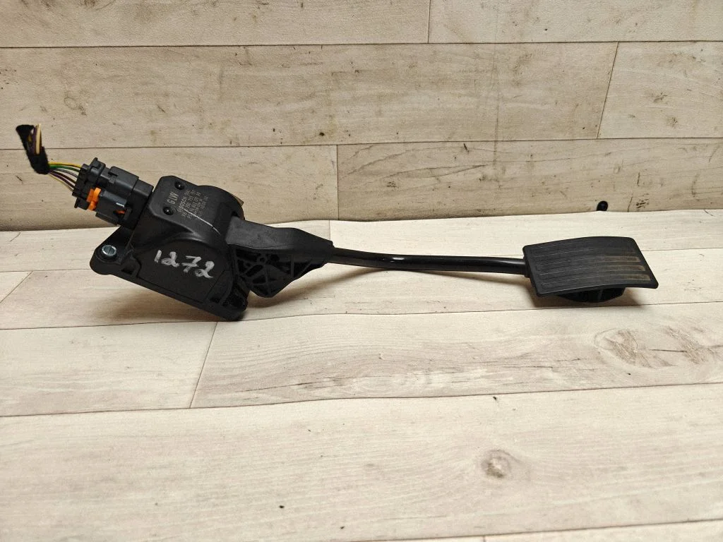 Accelerator throttle pedal 86ET30