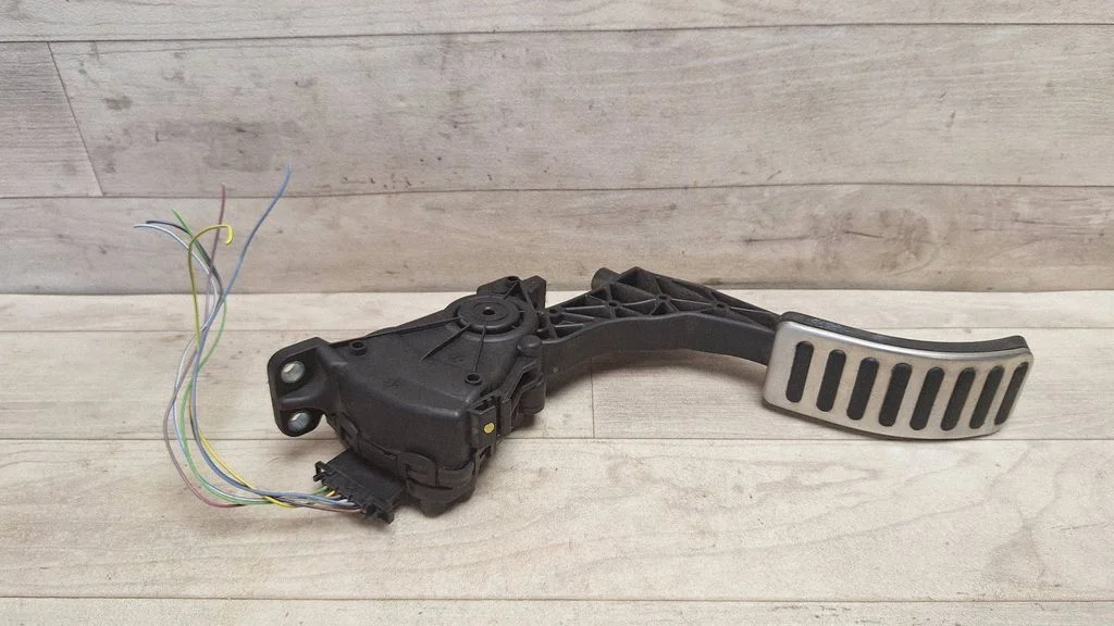 Accelerator throttle pedal 6Q1721503B