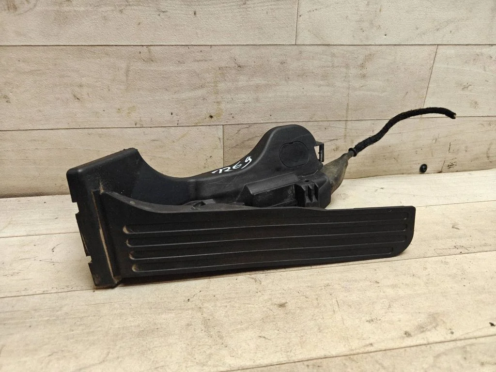 Accelerator throttle pedal – Volkswagen Touran I (2003-2010)